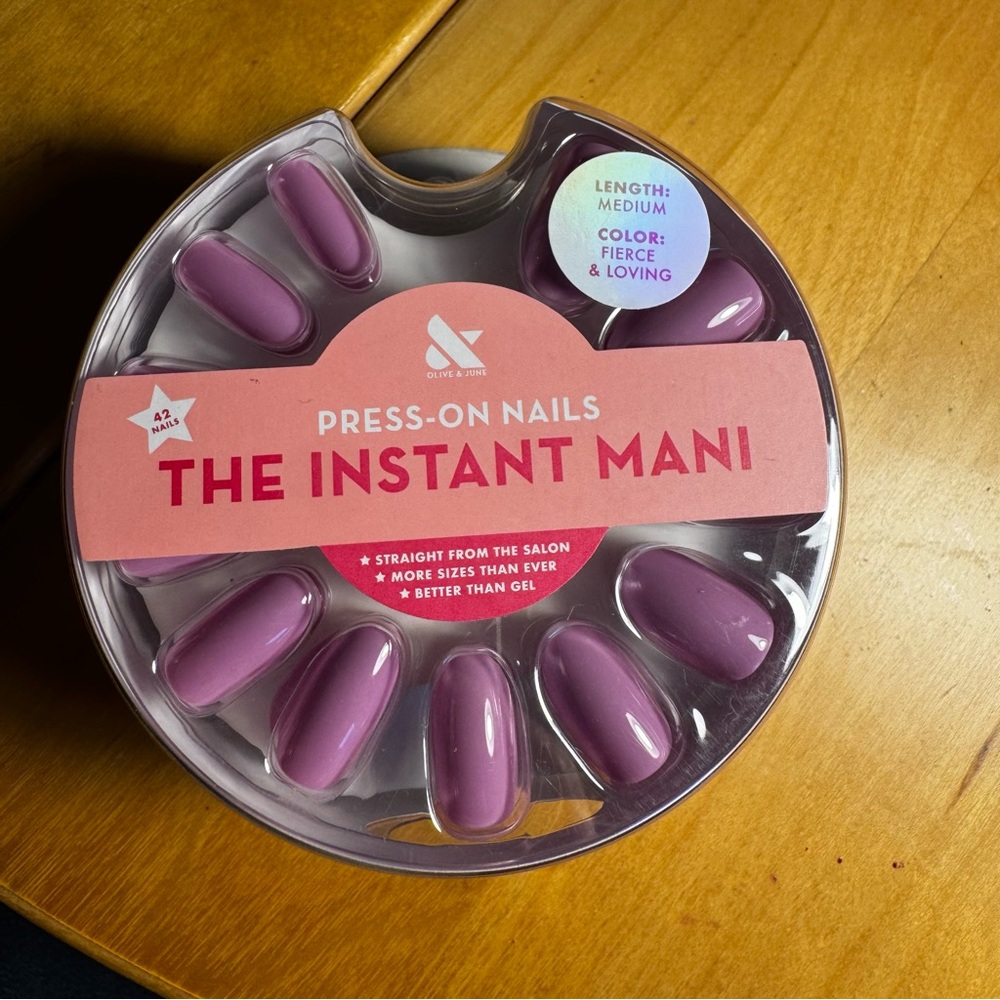 Olive & June The Instant Mani Medium Fierce & Loving Press on Nails